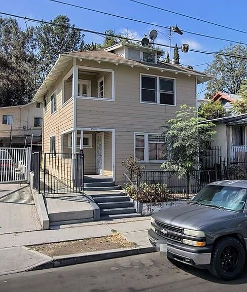 Listing photo 3