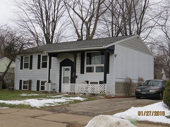 3rd image of 556 Homeworth Ave