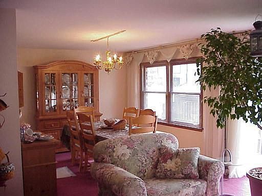 2nd image of 27 Woodland Gln