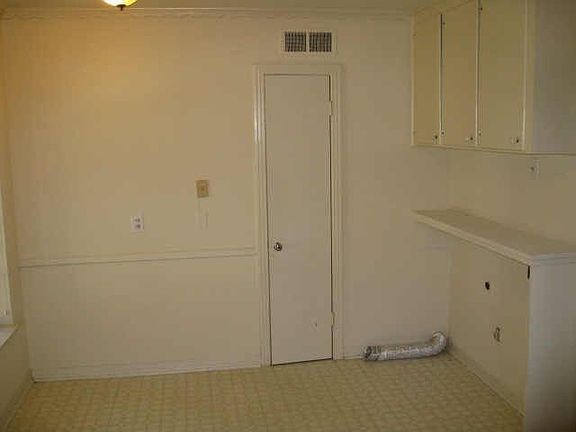 3rd image of 6527 Woodland Dr