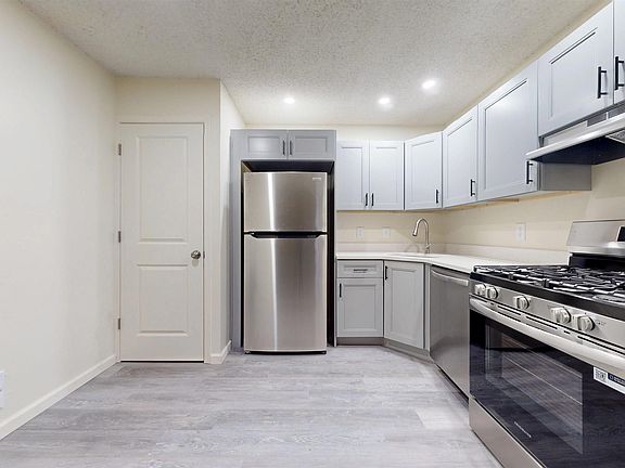 3rd image of 10 Iroquois Dr #10