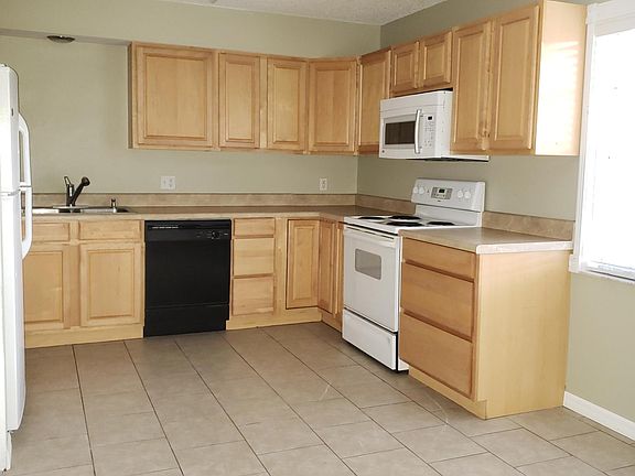 3rd image of 920 April Hills Blvd