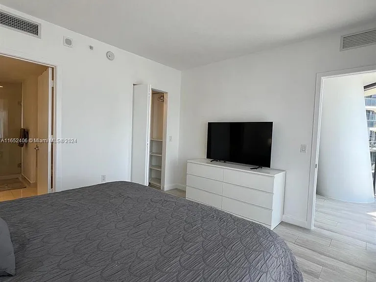 55 SW 9th St #3803 — Photo 7