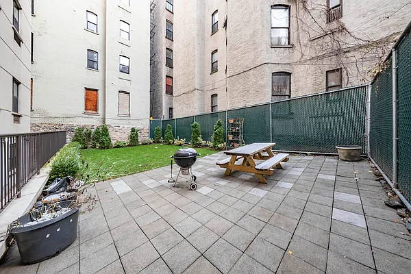 Sold by Compass | media 9