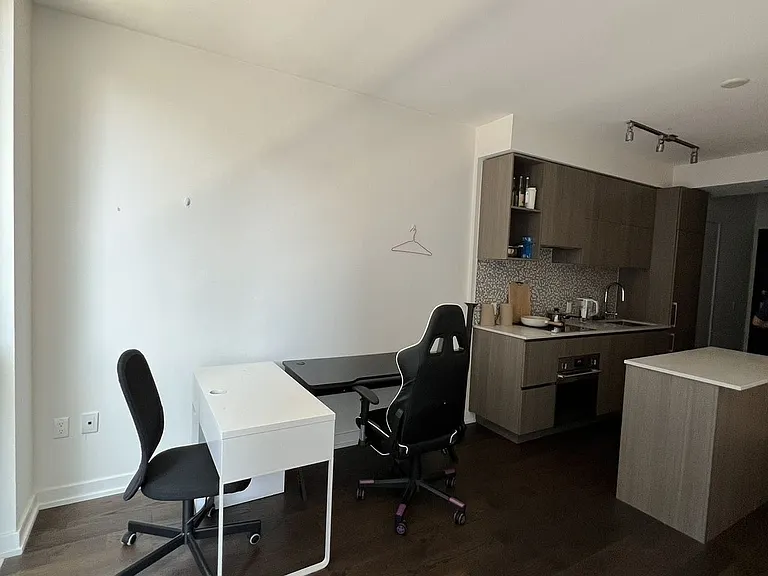 1 Yorkville Ave #704 — Photo 8