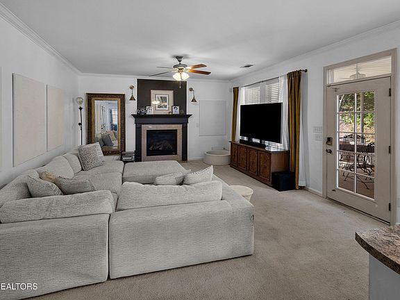 5th image of 2501 Ancient Oak Ln