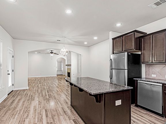 5th image of 1423 Catahoula Dr