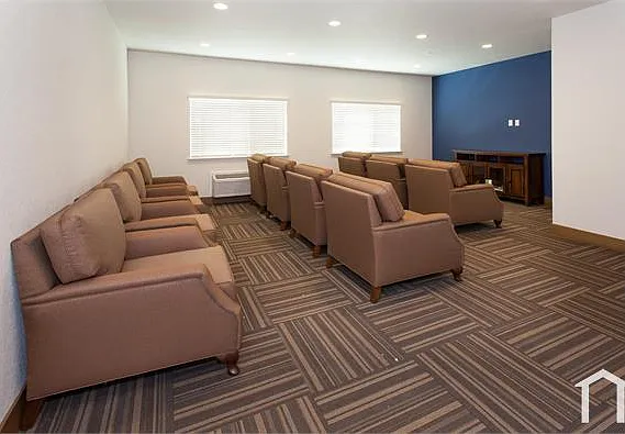 1 bed, 552 sqft, $2,356 — Photo 2