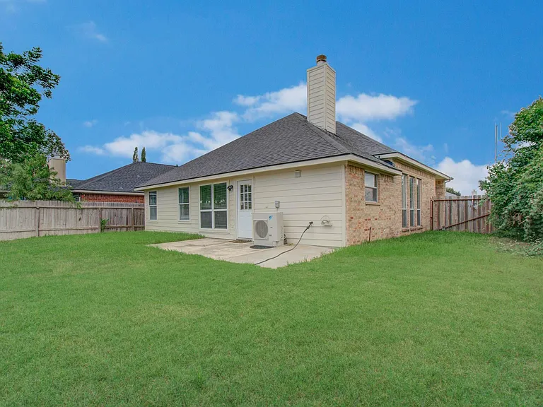 18303 Brenwood Manor Dr — Photo 32
