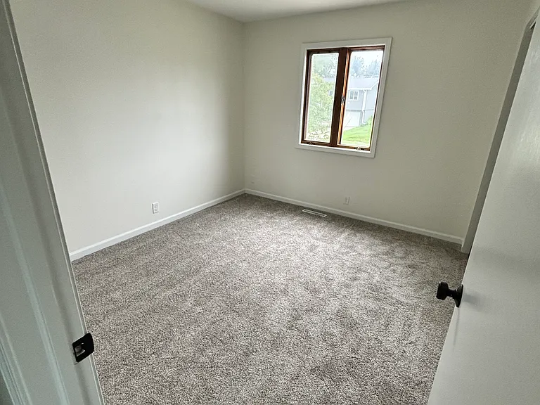 480 Valley Dr — Photo 8