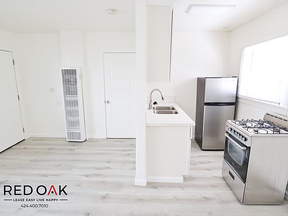 4th image of 536 W 48th St #544