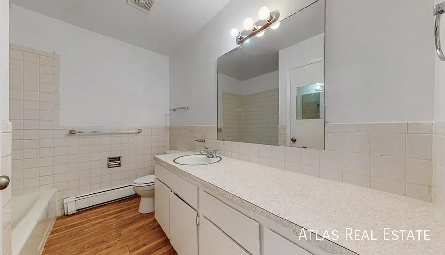Available Now!! Newly Renovated 2 Bedroom/1 Bath! Pet Friendly!! Ss Appliances!! — Photo 4