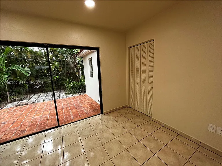 3351 SW 18th St — Photo 32