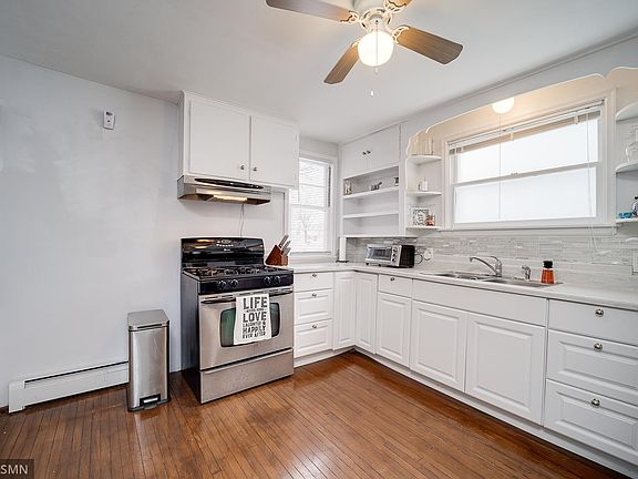 5th image of 100 King St E
