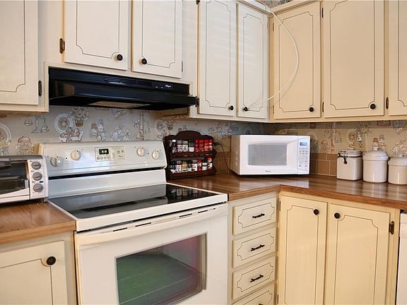 5th image of 440 Sailfish Blvd
