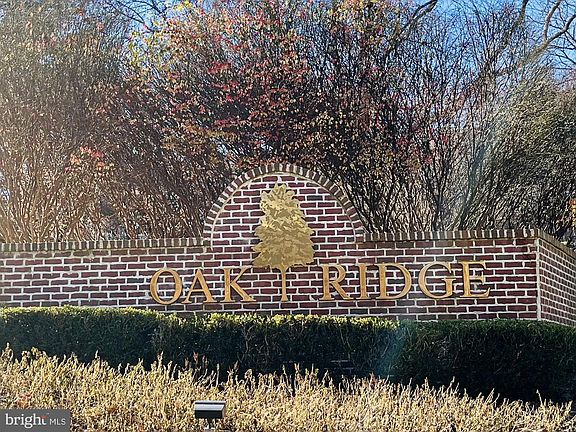 2nd image of 3 Oak Leaf Ln