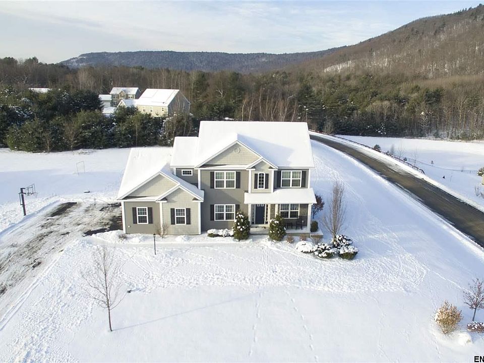 1st image of 8 Abbey Ln