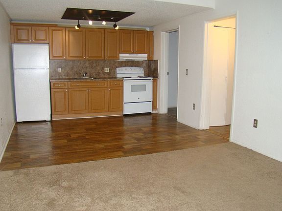 3rd image of 10044 S Nob Hill Cir #0
