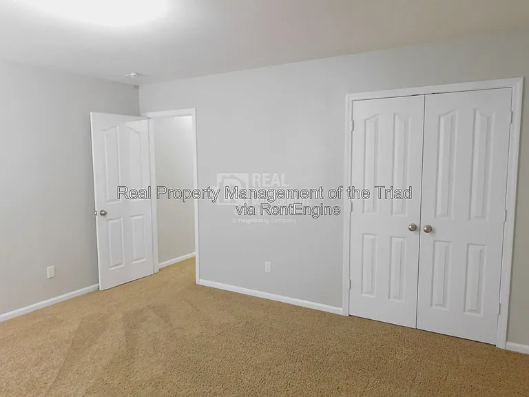 8 Rockport Ct — Photo 24
