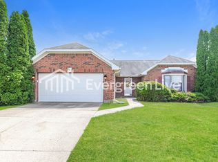 8688 Deer Hollow Dr, Dayton, OH 45424