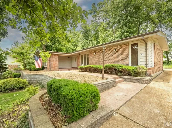 425 Kenilworth Ln, Ballwin, MO 63011