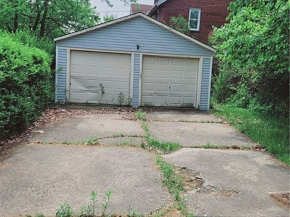 4th image of 17606 Grovewood Ave