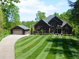 1464 E Sanders Ln, Mount Washington, KY 40047