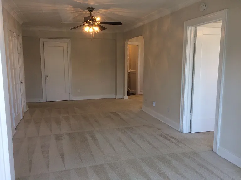 Carlyle Apartments — Photo 29