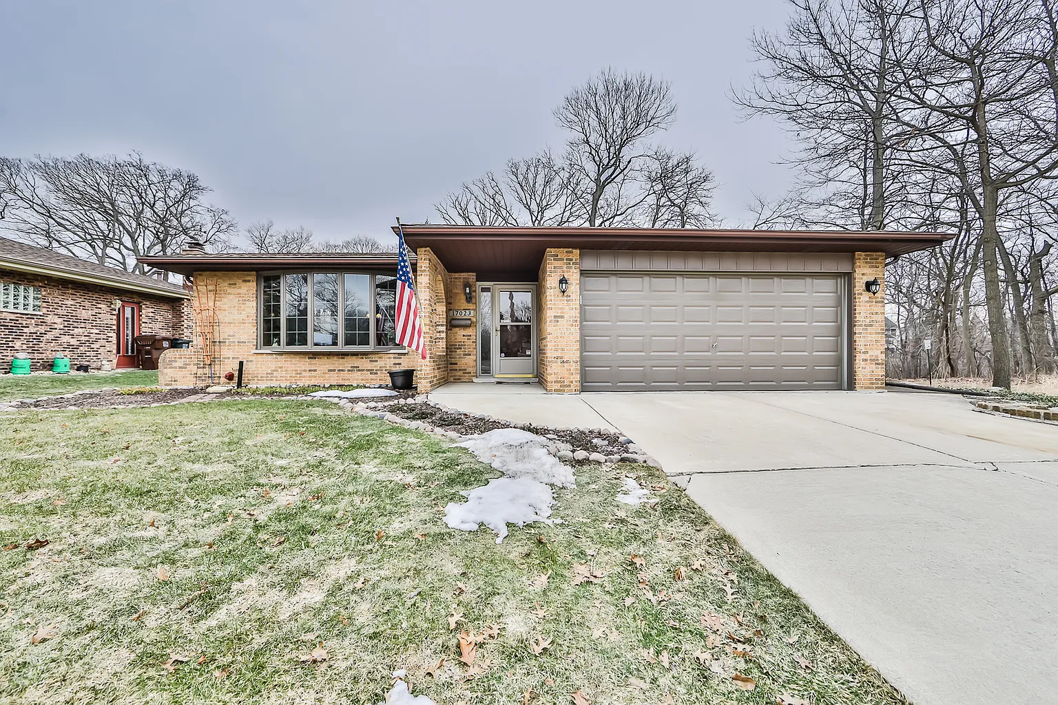 17023 Ridgeland Ave photo 1