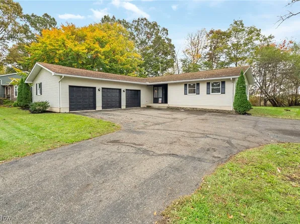 1149 Sturbridge Dr, Louisville, OH 44641