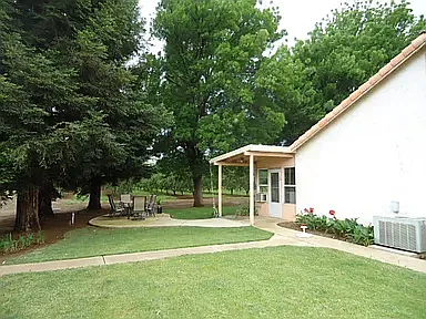 9225 Stanford Ln — Photo 3