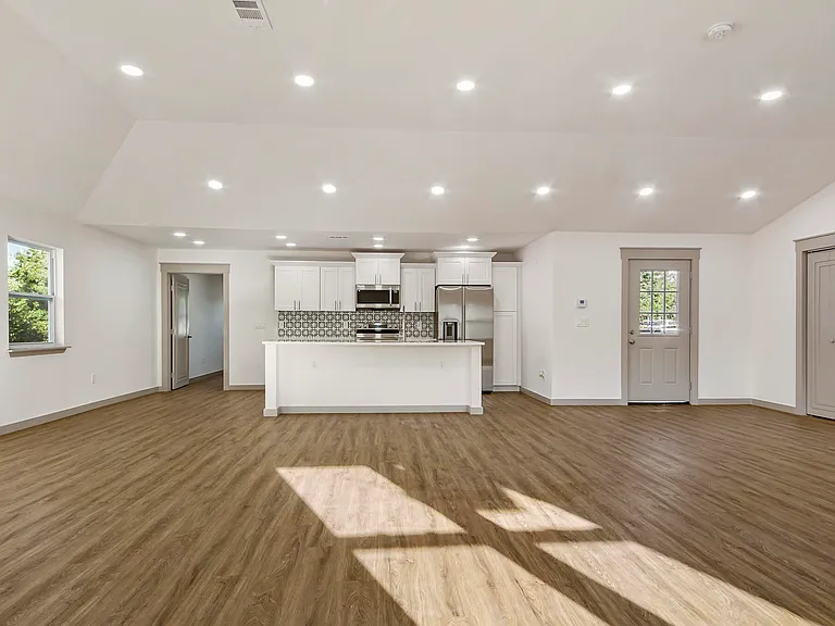 112 N Gayle Ave — Photo 5