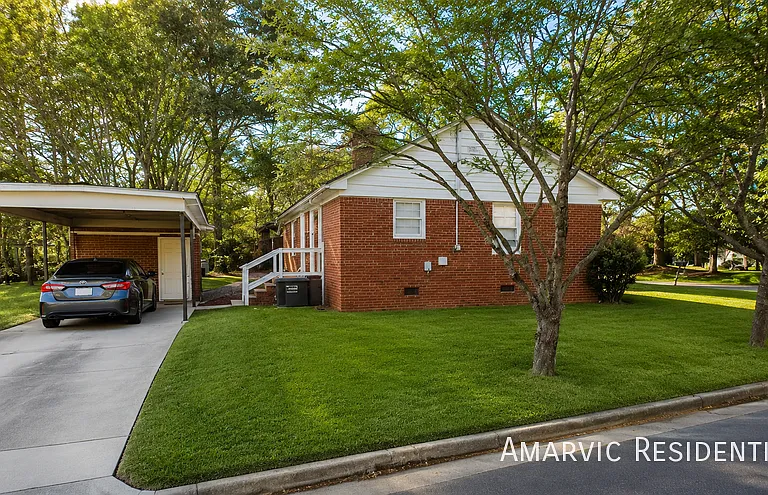 709 Jackson Ln — Photo 8