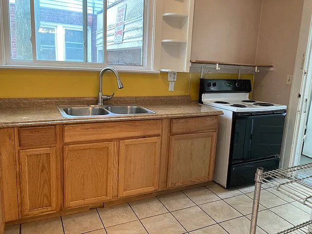 1 bed, 1827 sqft, $995 — Photo 3