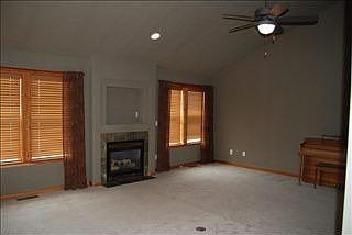4th image of 745 N Aster Ave