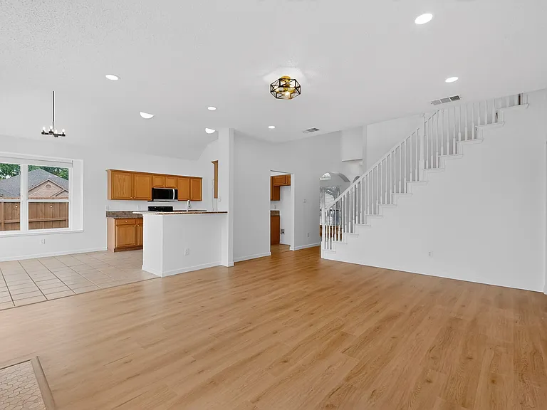 7807 Kristina Dr — Photo 35