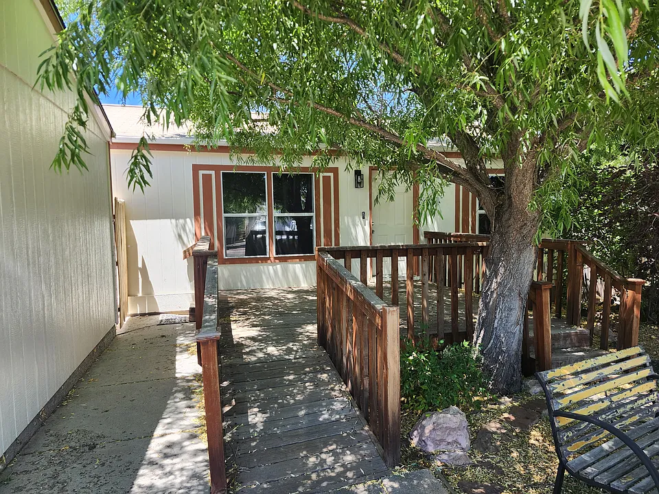 1786 W Sherrie Dr