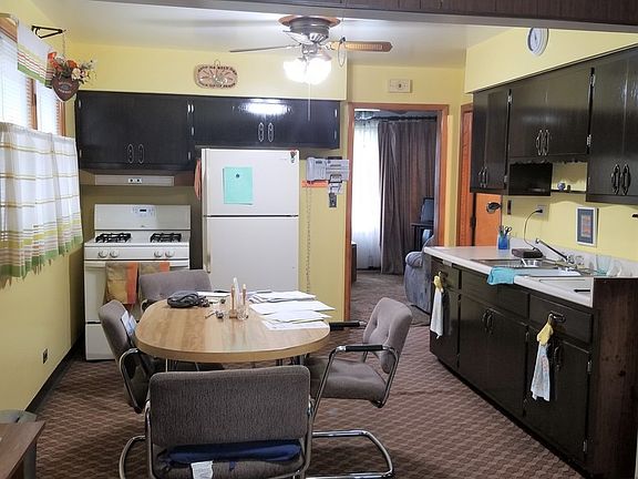 3rd image of 10108 Dickens Ave