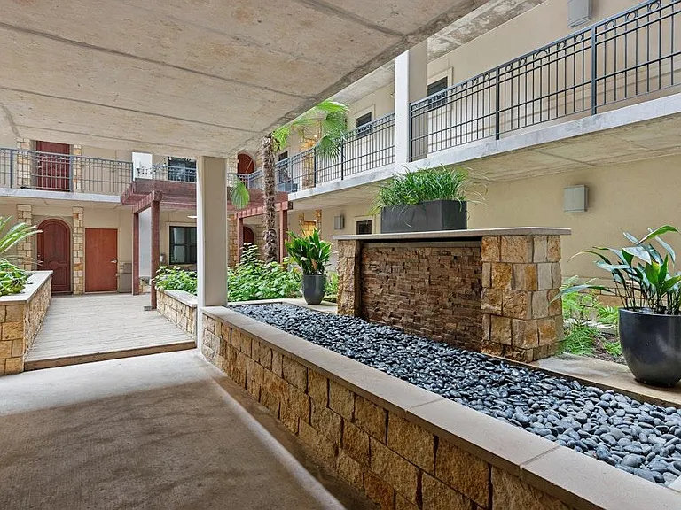 1812 West Ave #200 — Photo 5