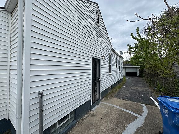 2nd image of 3525 Hickory St