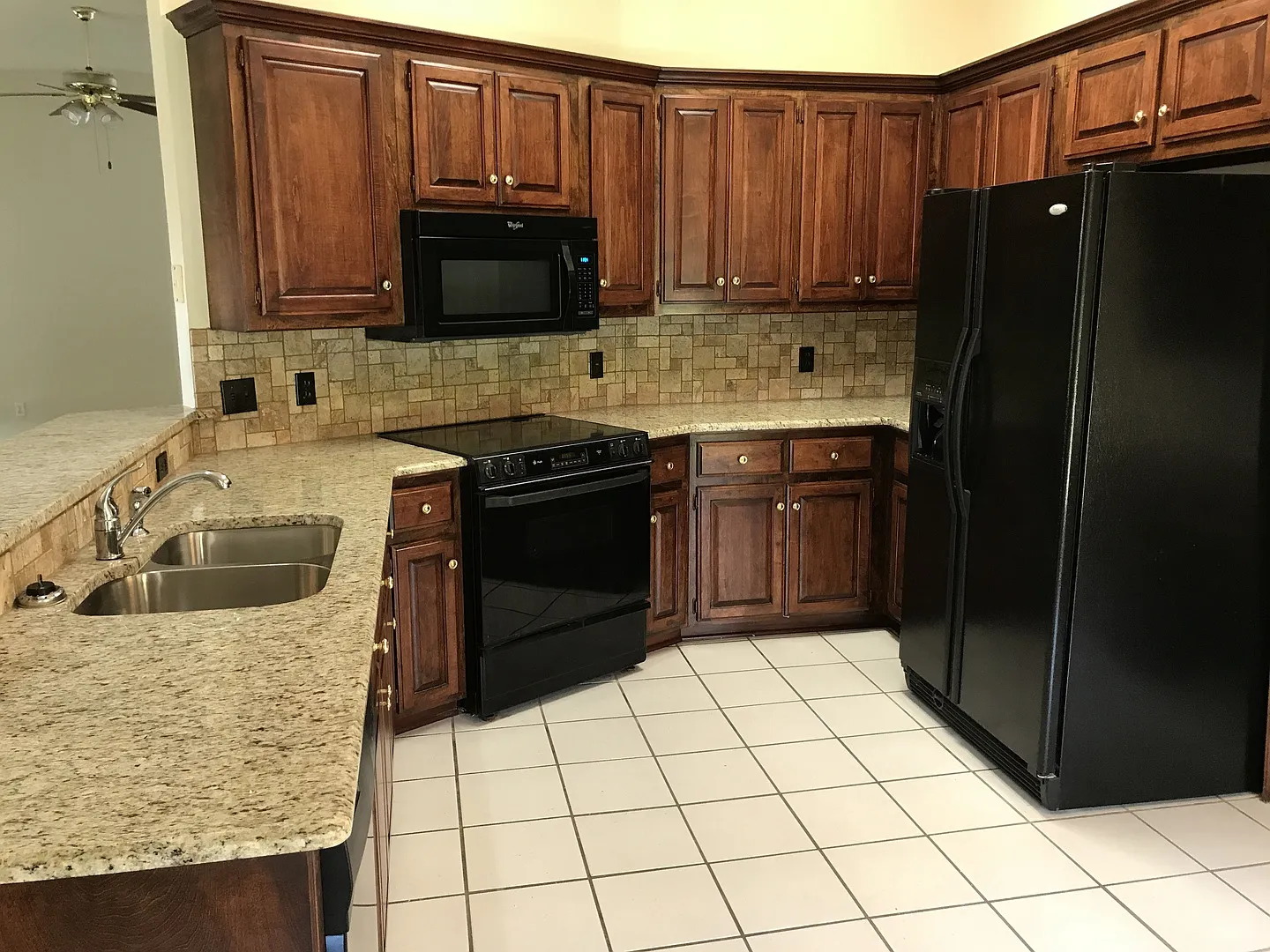 Beautiful granite and tile backsplash to update the large kitchen. 3 bedrooms + an office, large ... — Photo 2
