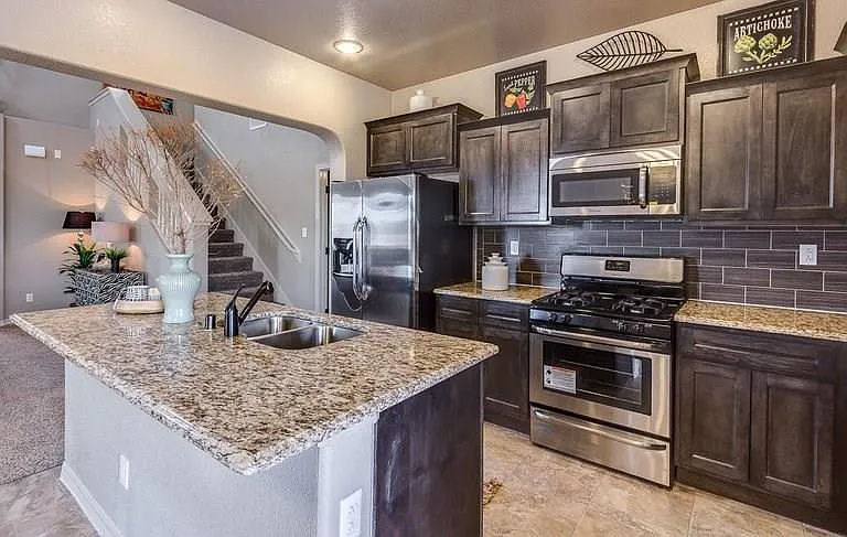 7536 Wolf Creek Dr — Photo 3