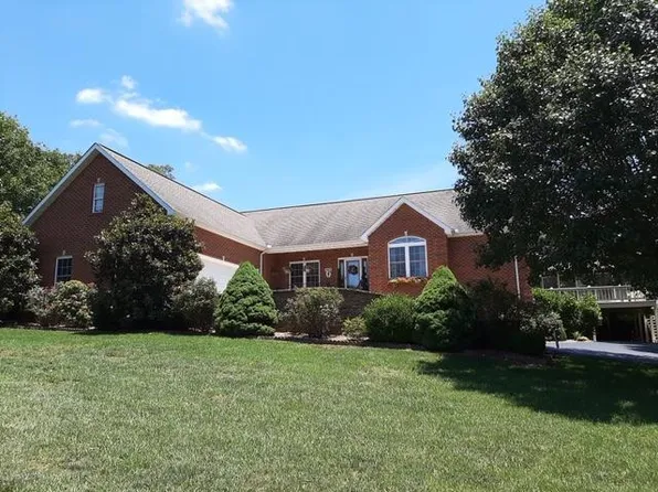 320 Ironwood Cir, Crossville, TN 38571