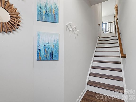 4th image of 2527 Grantham Place Dr