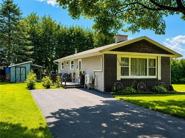 165 Saint John St, Woodstock, NB E7M 2T9