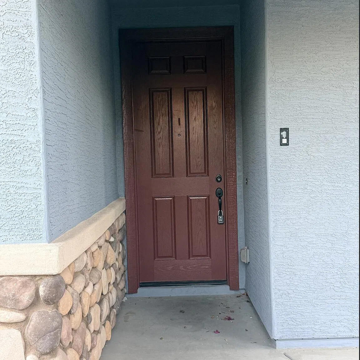 4 bed, 2.5 bath, 2162 sqft, $2,395 — Photo 3