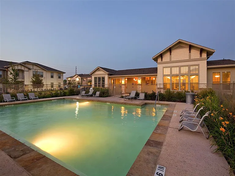 Tierra Pointe — Photo 6