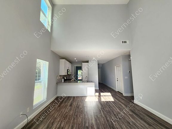 4th image of 2148 Lilac Ln