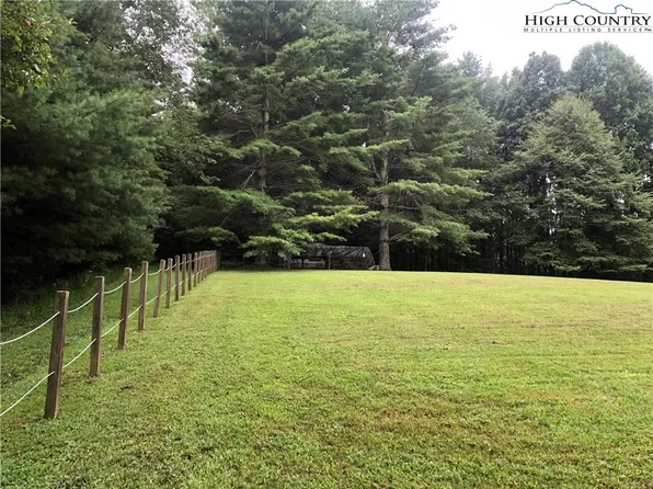 830 Moon Ridge Road, Crumpler, NC 28617