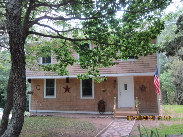 51 Kuehn Rd, Ashaway, RI 02804